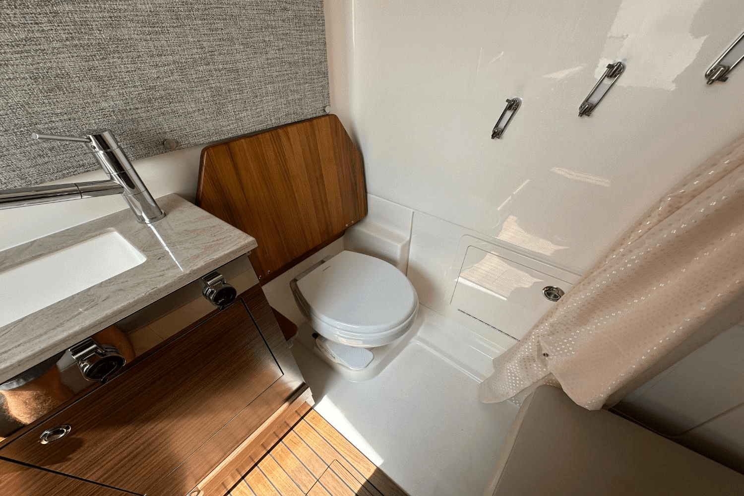 2025 Boston Whaler 360 Outrage Image Thumbnail #41