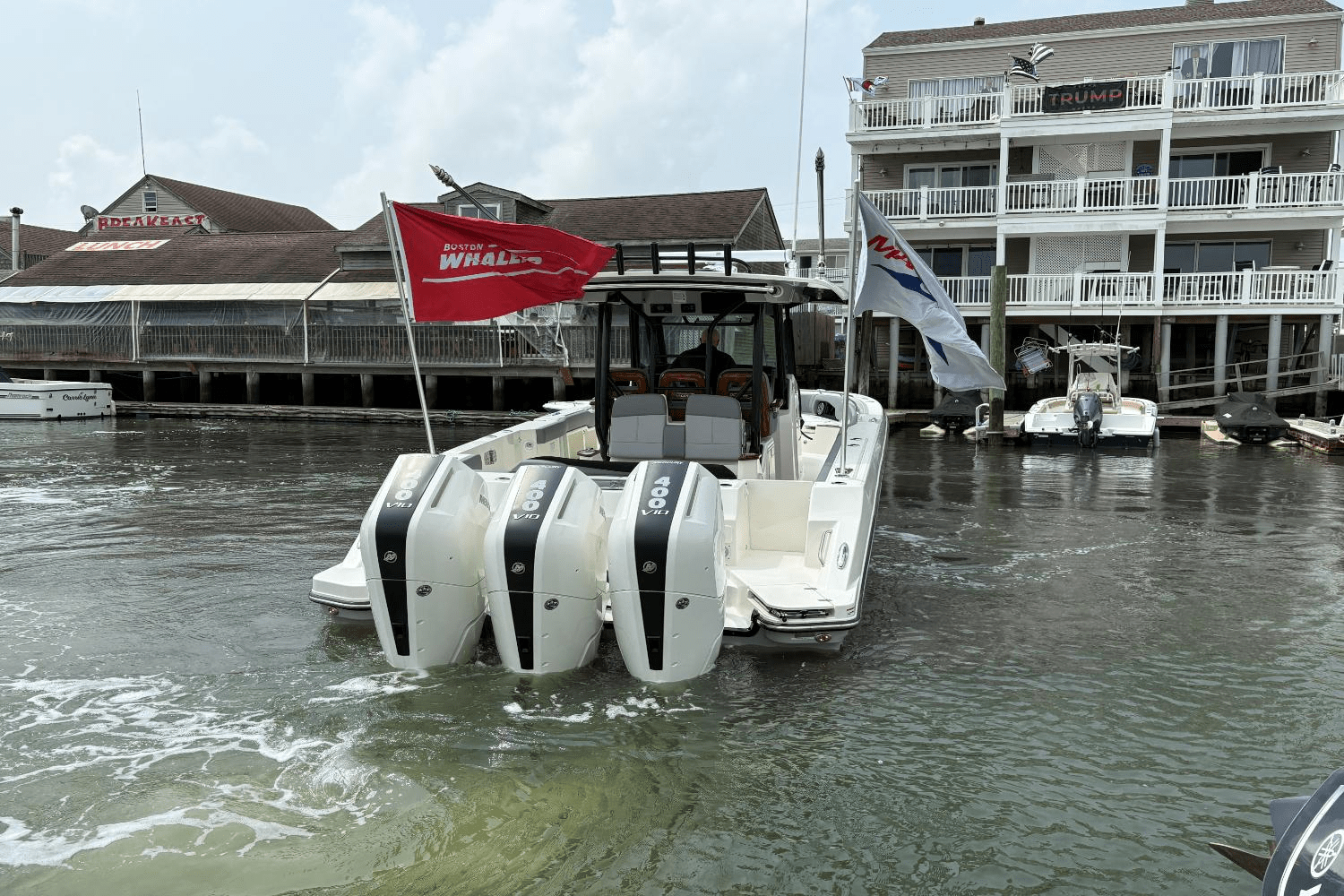 2025 Boston Whaler 360 Outrage Image Thumbnail #5