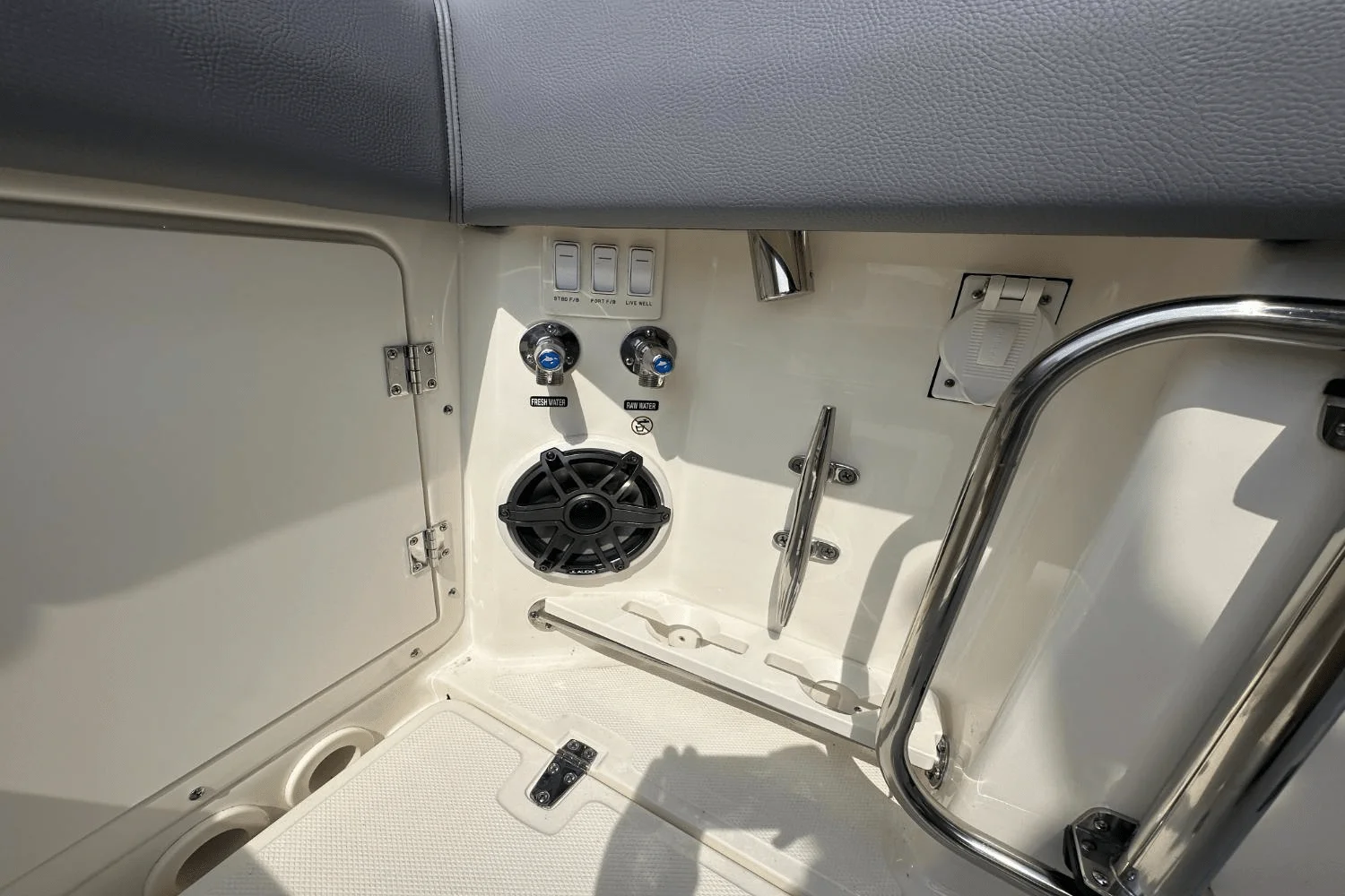 2025 Boston Whaler 360 Outrage Image Thumbnail #22