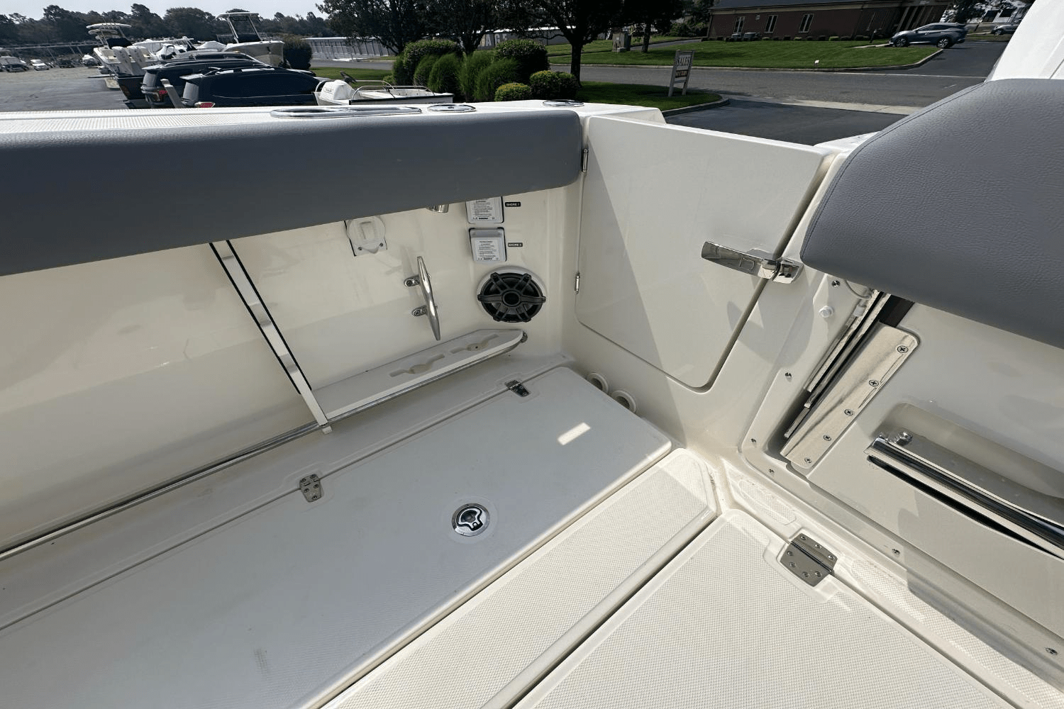 2025 Boston Whaler 360 Outrage Image Thumbnail #20