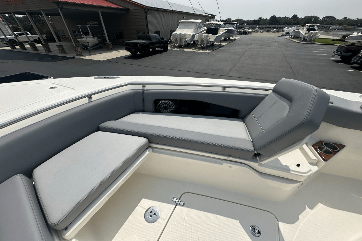 2025 Boston Whaler 360 Outrage Image Thumbnail #35