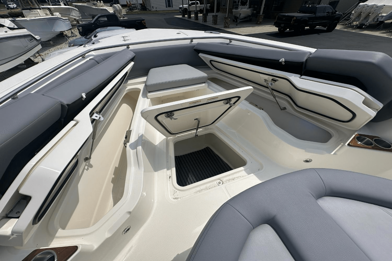 2025 Boston Whaler 360 Outrage Image Thumbnail #37