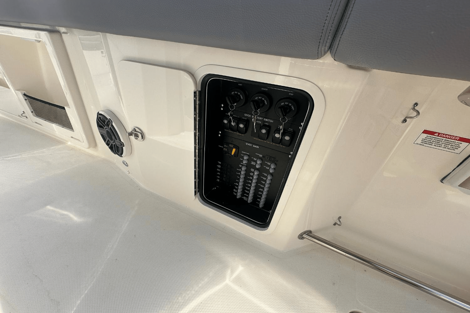 2025 Boston Whaler 360 Outrage Image Thumbnail #13