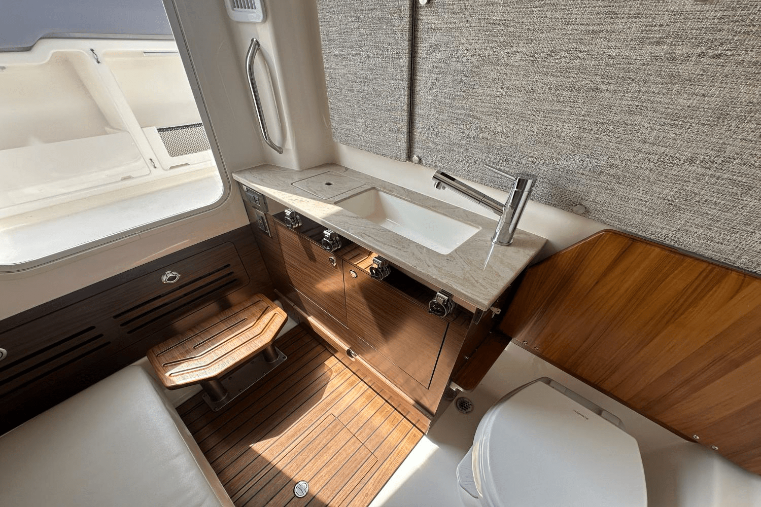 2025 Boston Whaler 360 Outrage Image Thumbnail #29