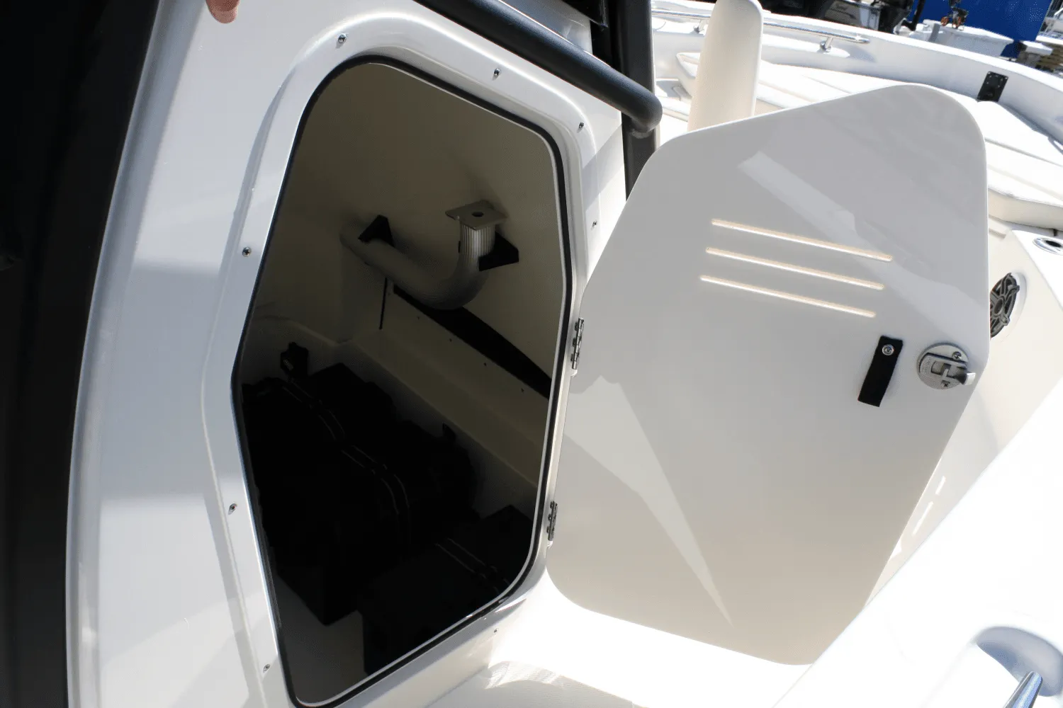 2025 Boston Whaler 220 Dauntless Image Thumbnail #24