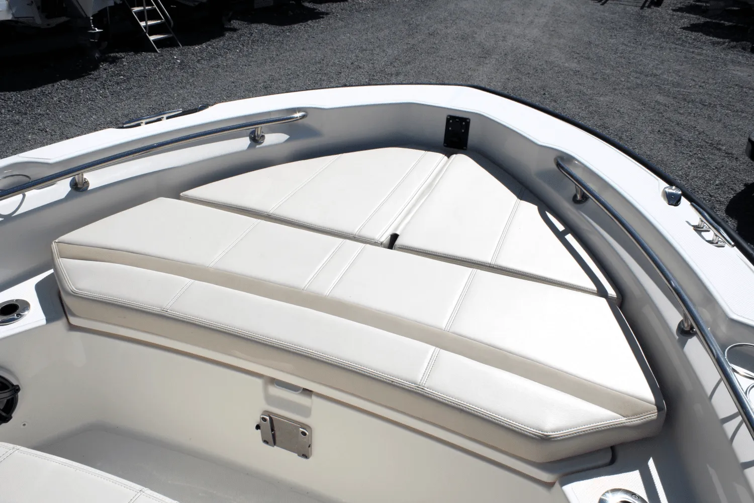 2025 Boston Whaler 220 Dauntless Image Thumbnail #29