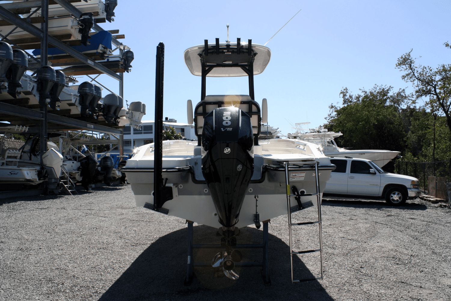 2025 Boston Whaler 220 Dauntless Image Thumbnail #3