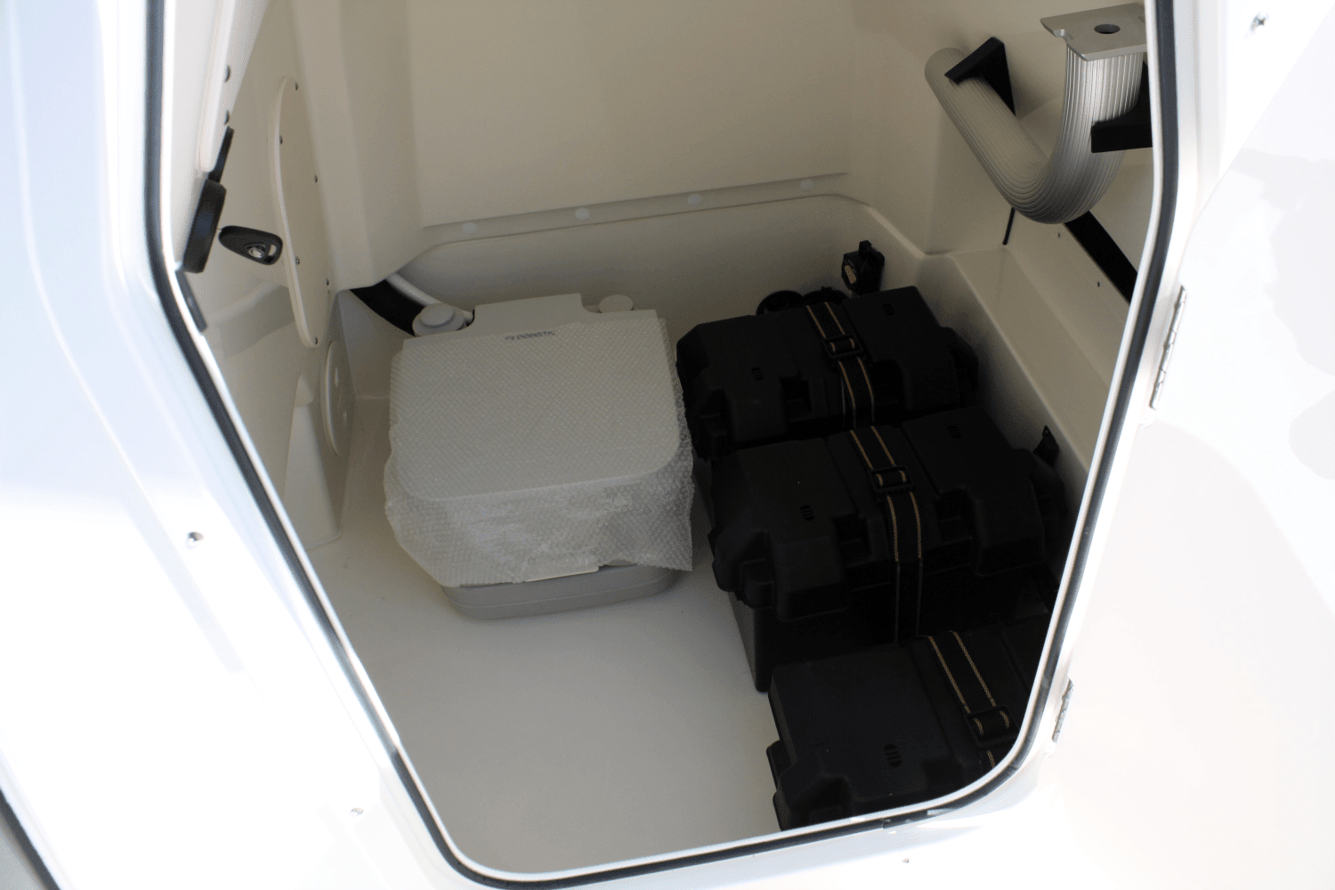 2025 Boston Whaler 220 Dauntless Image Thumbnail #25