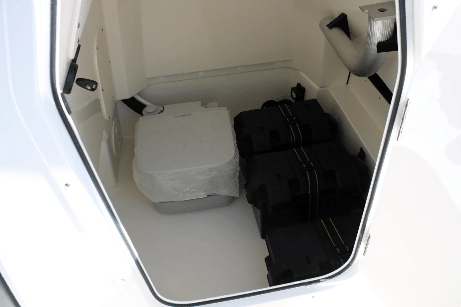 2025 Boston Whaler 220 Dauntless Image Thumbnail #25