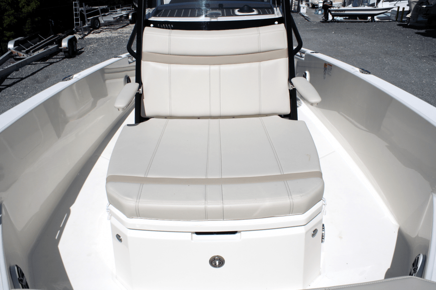 2025 Boston Whaler 220 Dauntless Image Thumbnail #26