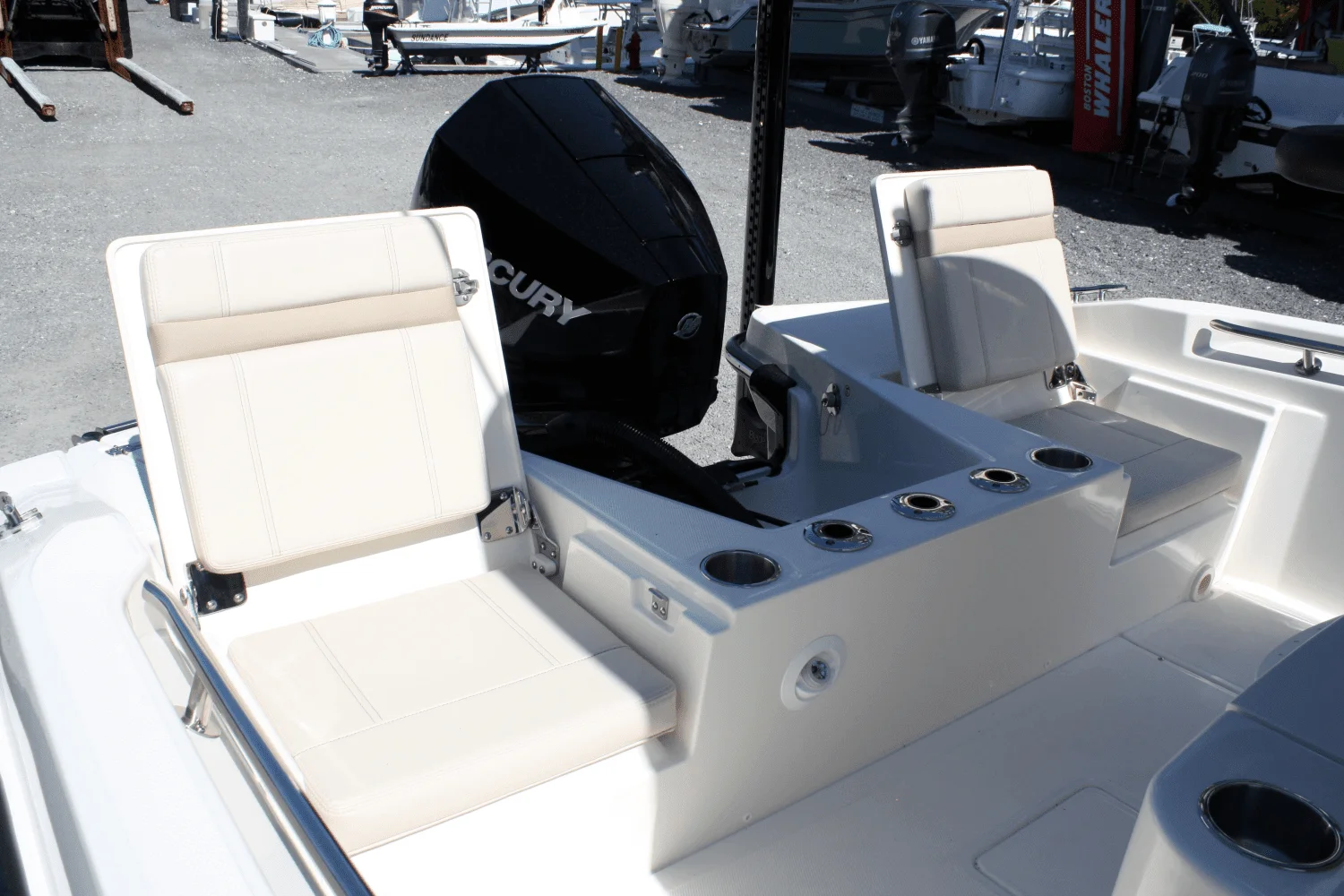 2025 Boston Whaler 220 Dauntless Image Thumbnail #11