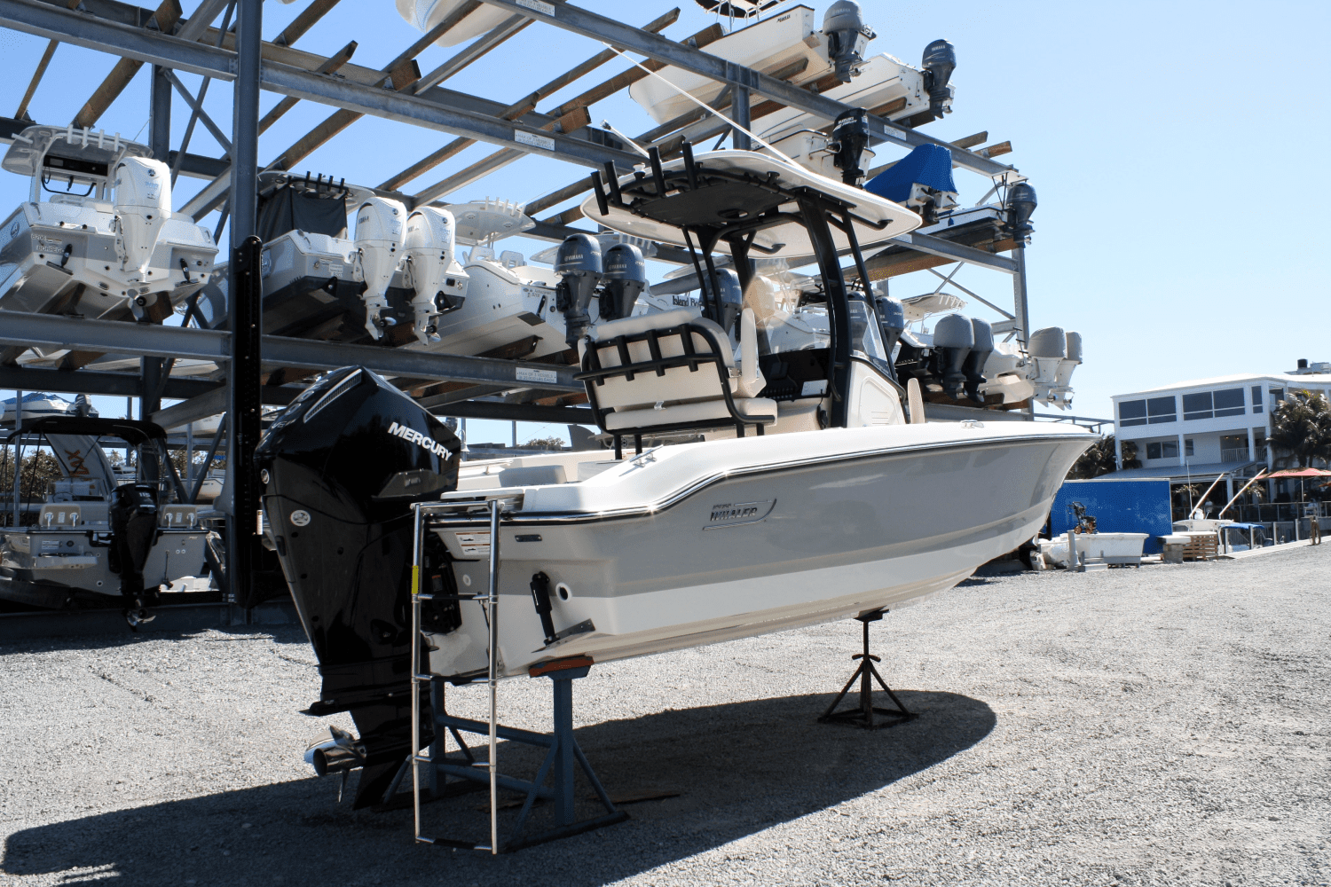 2025 Boston Whaler 220 Dauntless Image Thumbnail #4