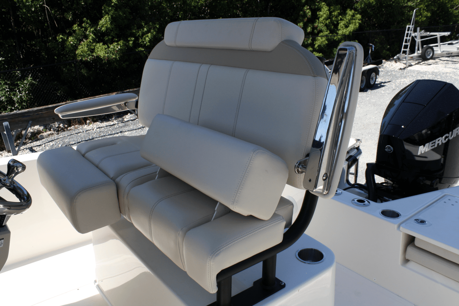 2025 Boston Whaler 220 Dauntless Image Thumbnail #15