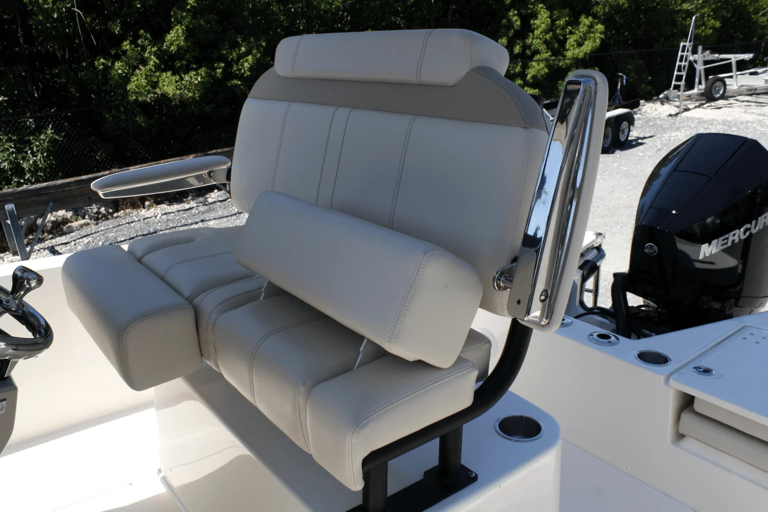 2025 Boston Whaler 220 Dauntless Image Thumbnail #15