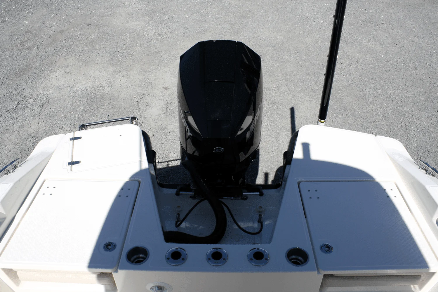 2025 Boston Whaler 220 Dauntless Image Thumbnail #9