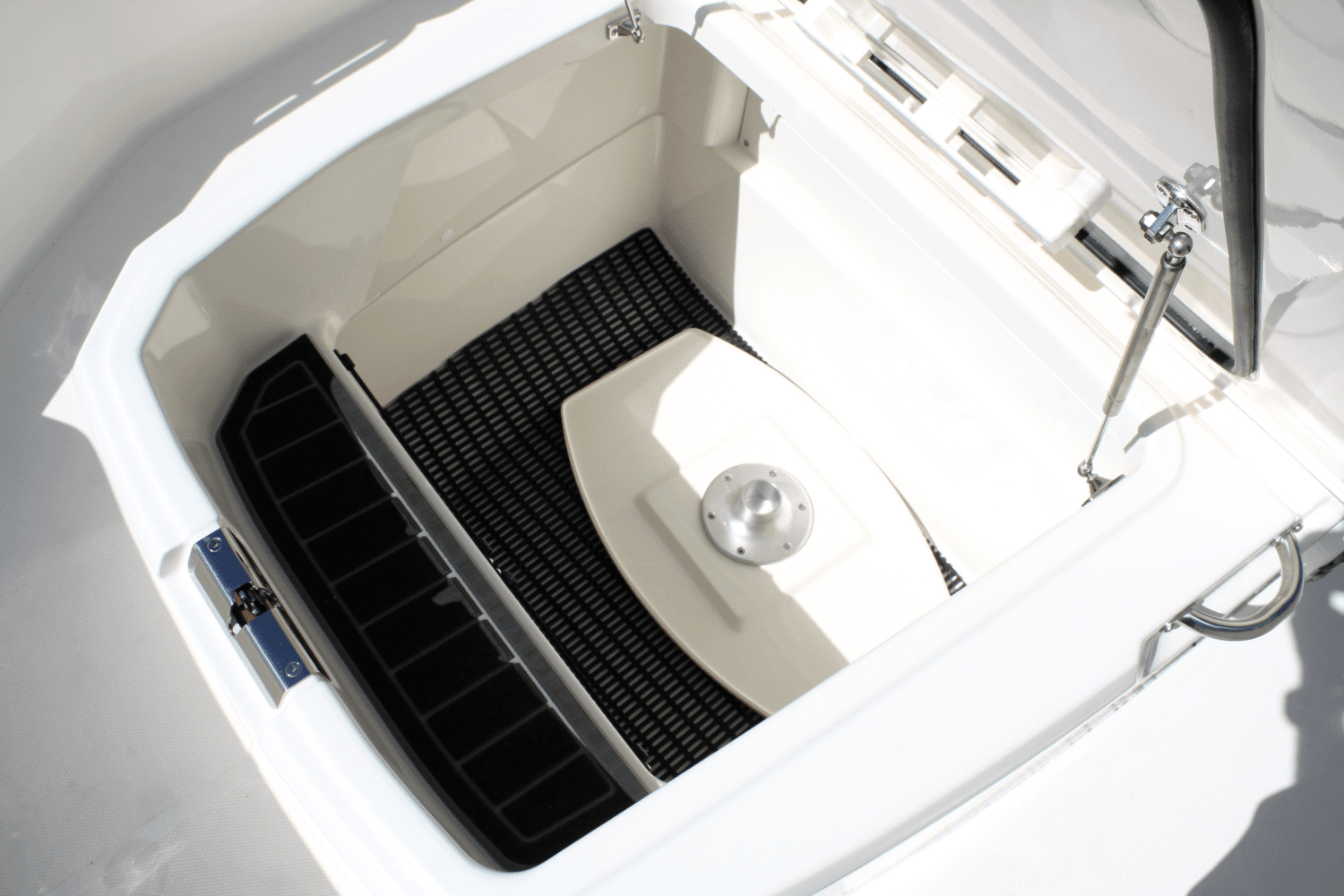 2025 Boston Whaler 220 Dauntless Image Thumbnail #28