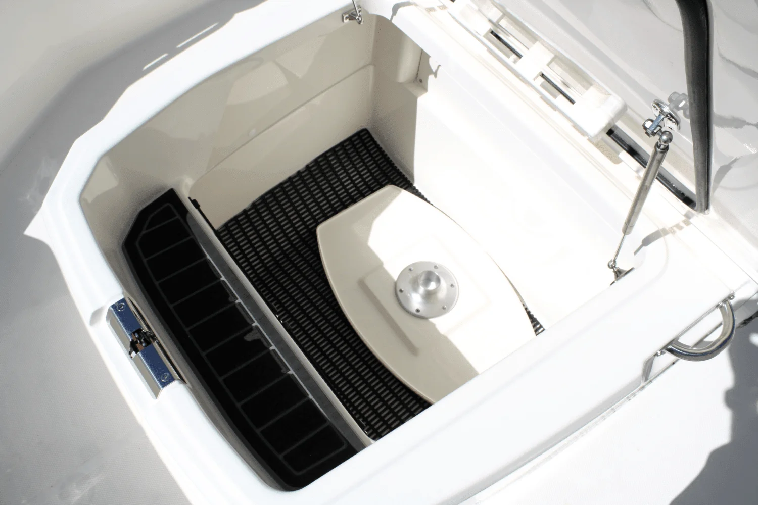 2025 Boston Whaler 220 Dauntless Image Thumbnail #28