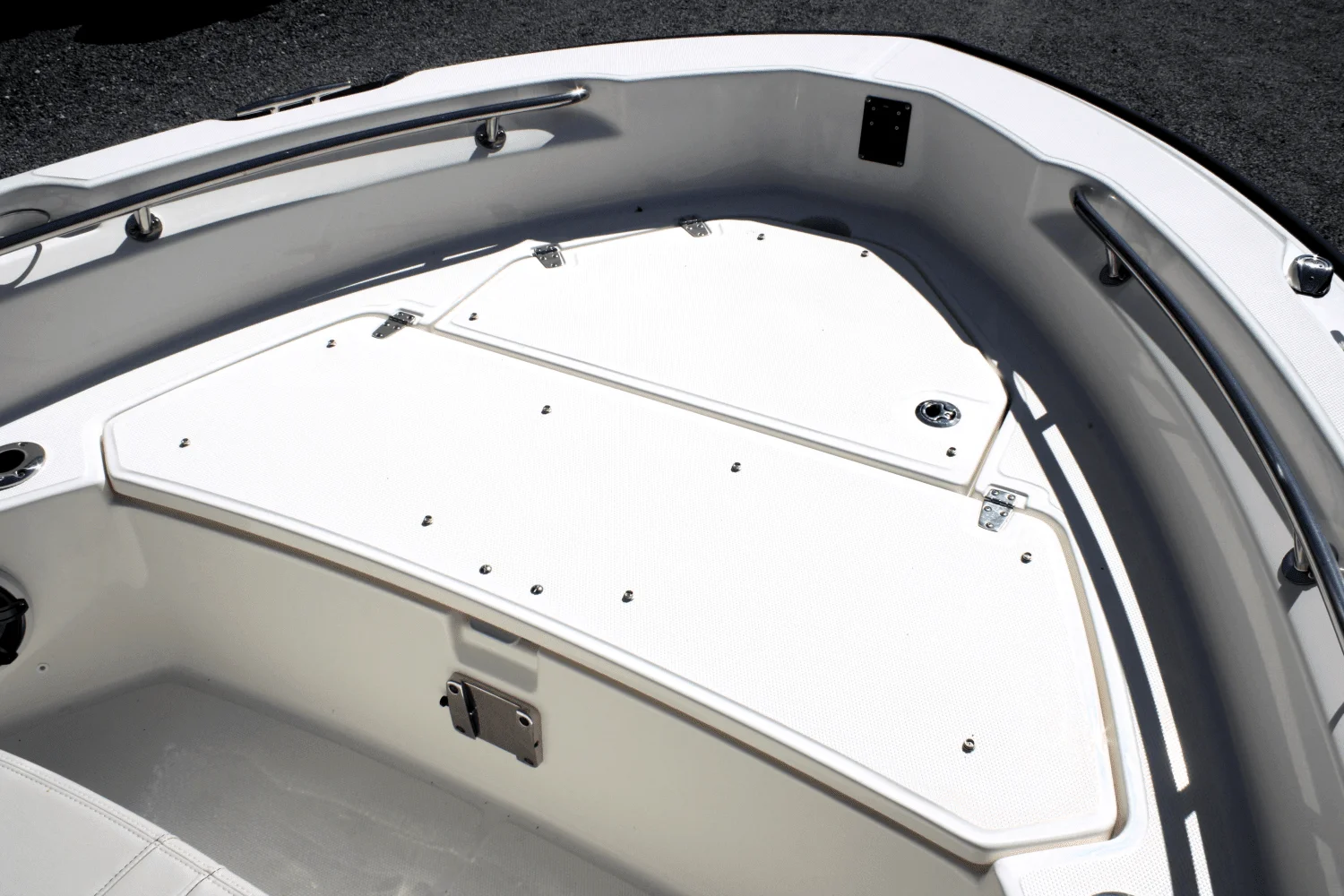 2025 Boston Whaler 220 Dauntless Image Thumbnail #30