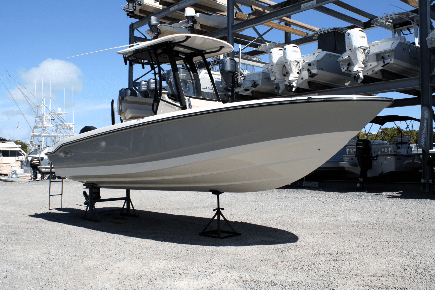 2025 Boston Whaler 220 Dauntless Image Thumbnail #6