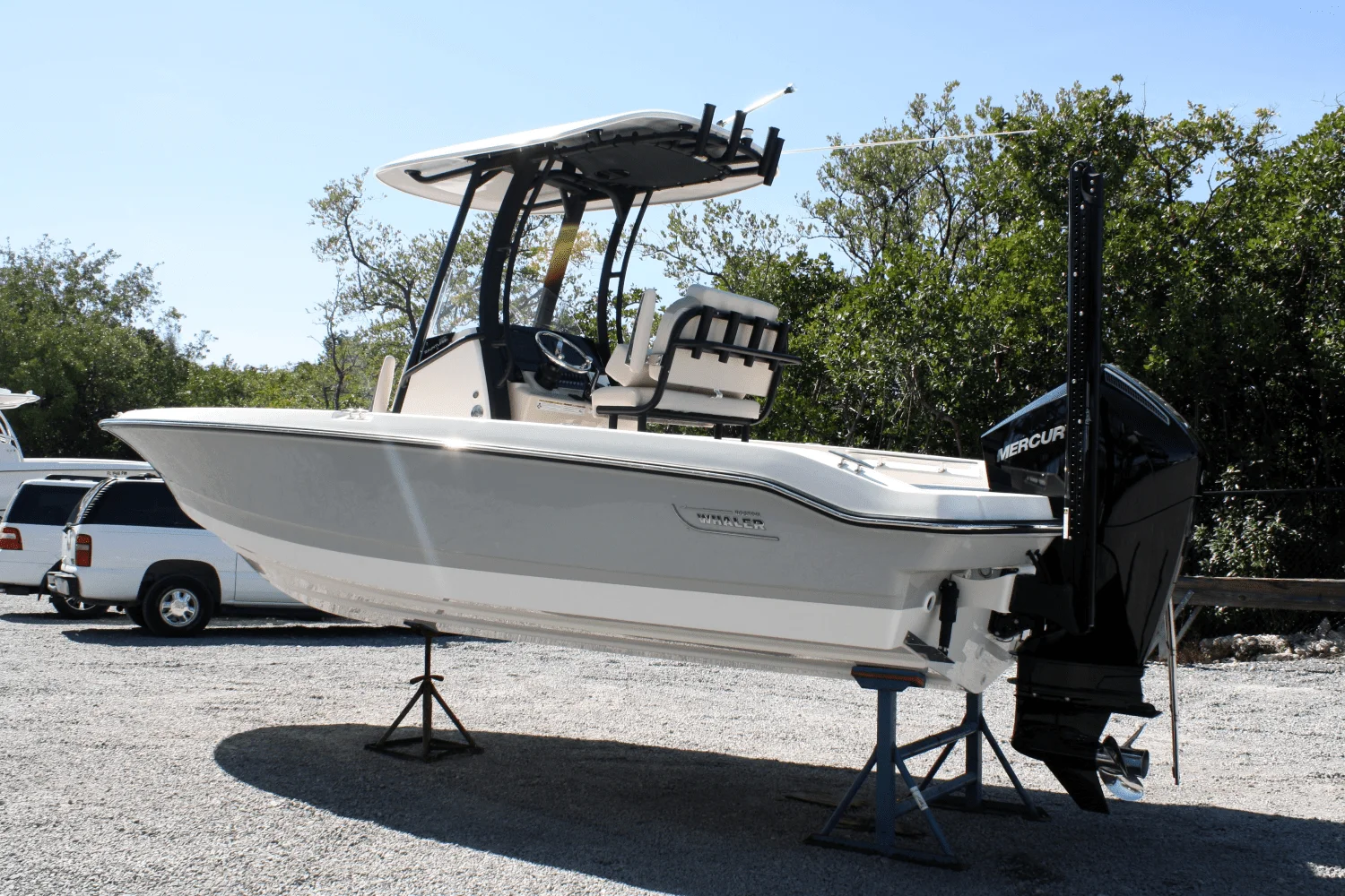 2025 Boston Whaler 220 Dauntless Image Thumbnail #2