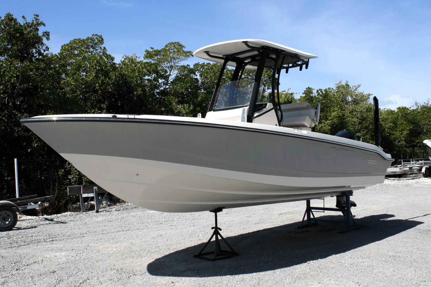 2025 Boston Whaler 220 Dauntless Image Thumbnail #0