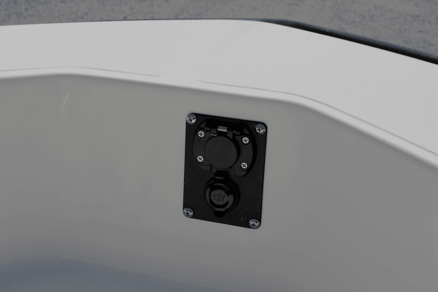 2025 Boston Whaler 220 Dauntless Image Thumbnail #32