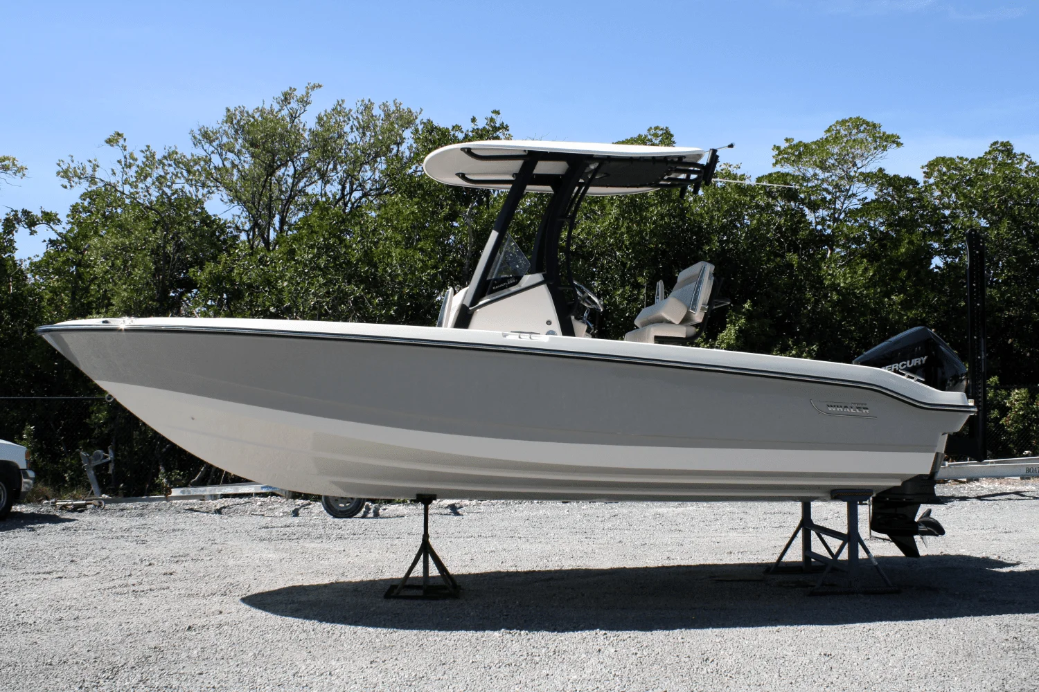 2025 Boston Whaler 220 Dauntless Image Thumbnail #1