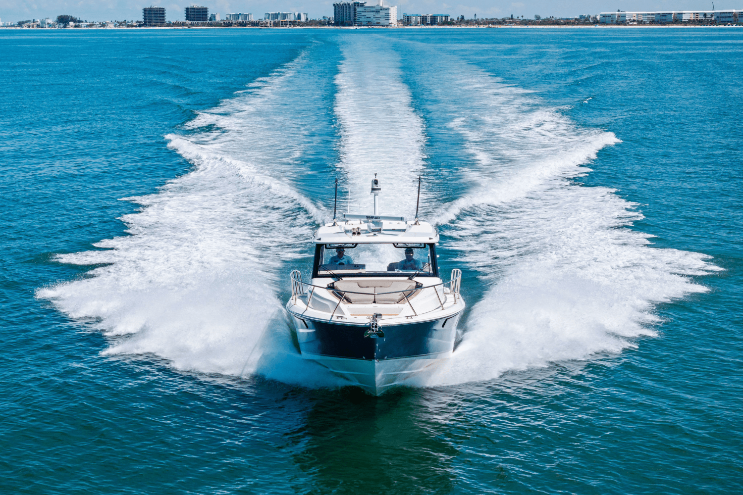 2025 Boston Whaler 365 Conquest Image Thumbnail #4