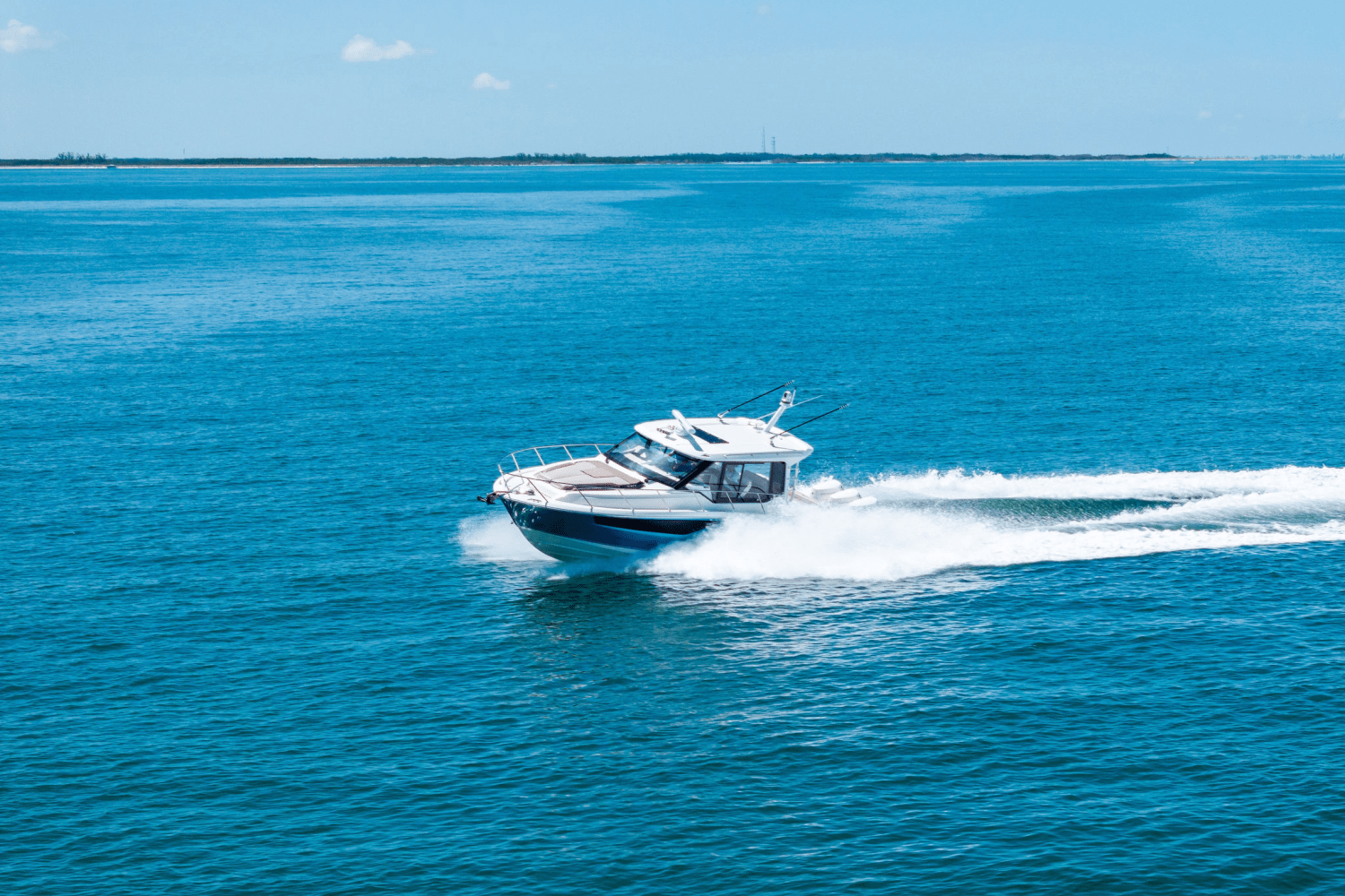2025 Boston Whaler 365 Conquest Image Thumbnail #13
