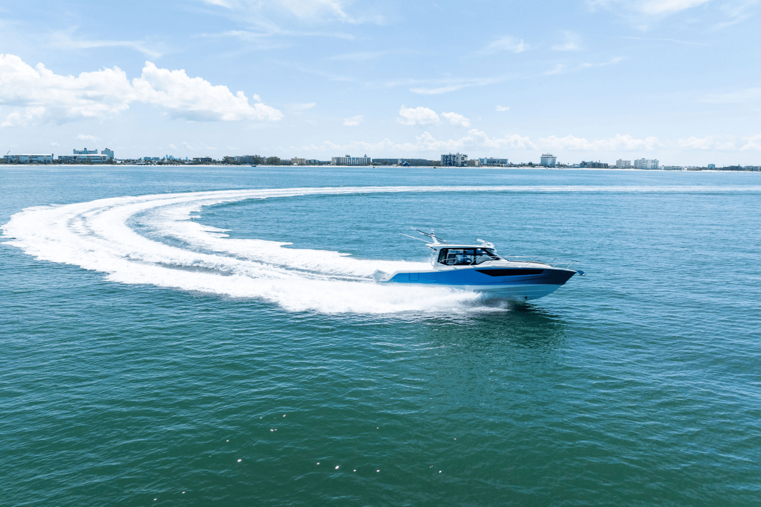 2025 Boston Whaler 365 Conquest Image Thumbnail #8