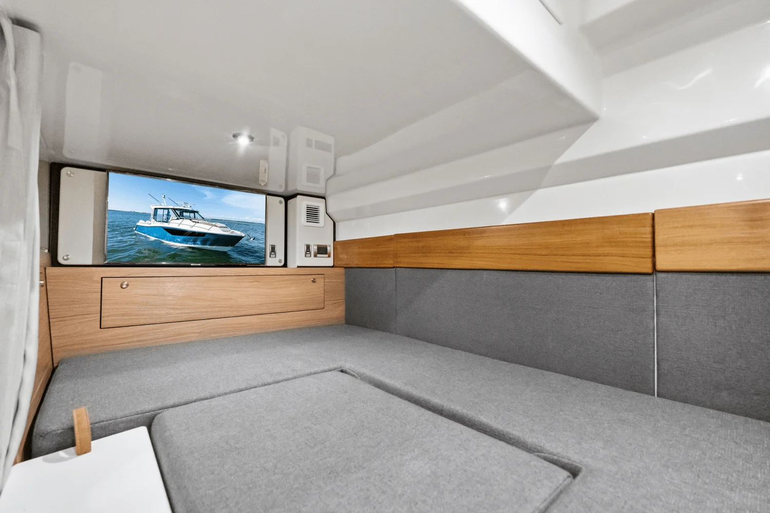 2025 Boston Whaler 365 Conquest Image Thumbnail #31