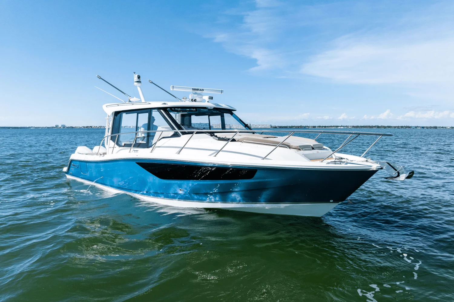 2025 Boston Whaler 365 Conquest Image Thumbnail #8