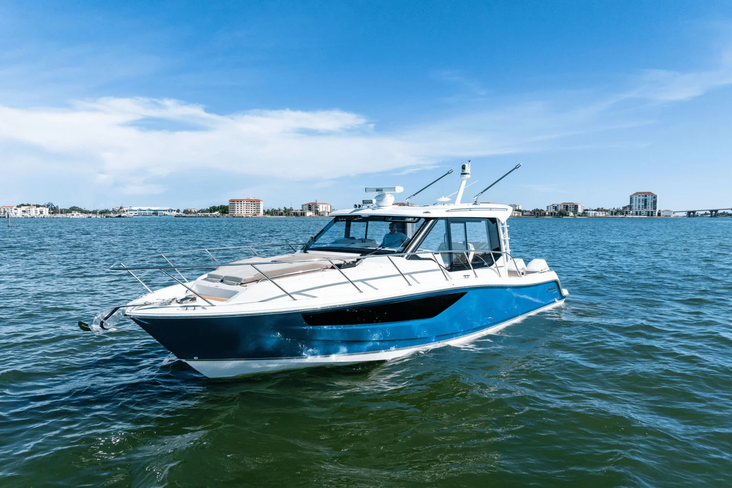 2025 Boston Whaler 365 Conquest Image Thumbnail #12