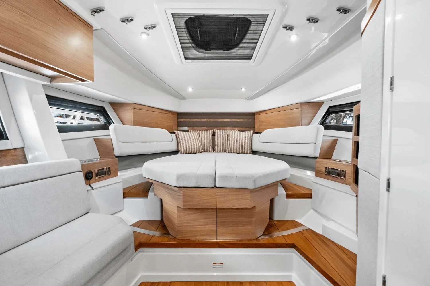 2025 Boston Whaler 365 Conquest Image Thumbnail #35