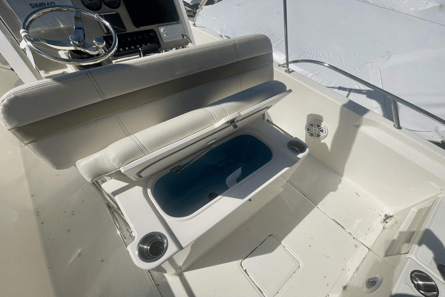 2025 Boston Whaler 220 Dauntless Image Thumbnail #3