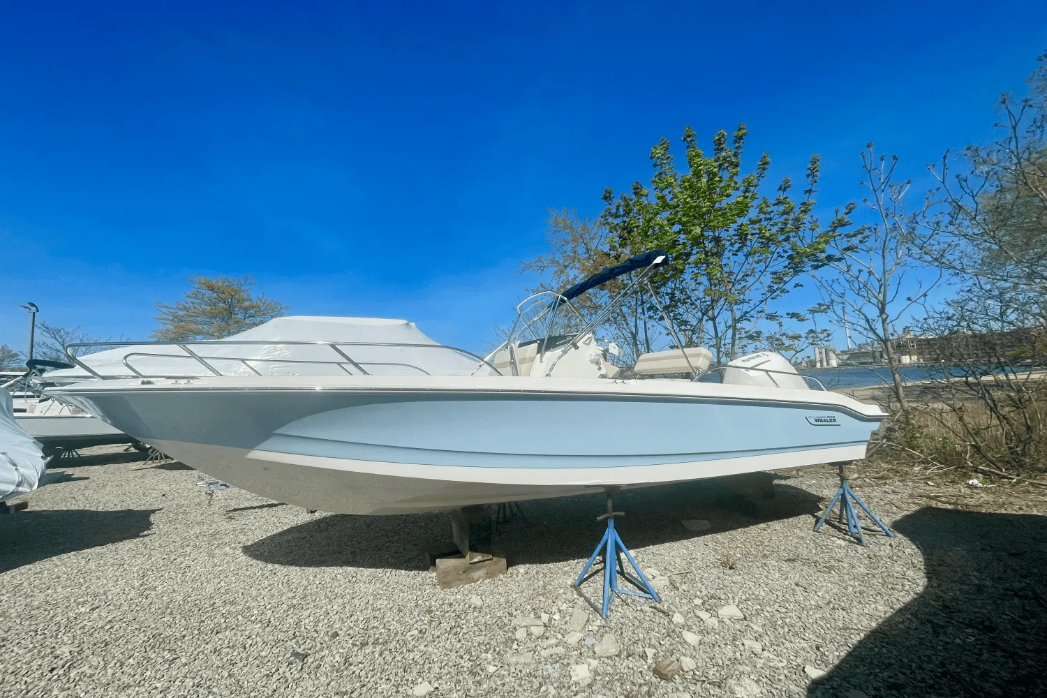 2025 Boston Whaler 220 Dauntless Image Thumbnail #0