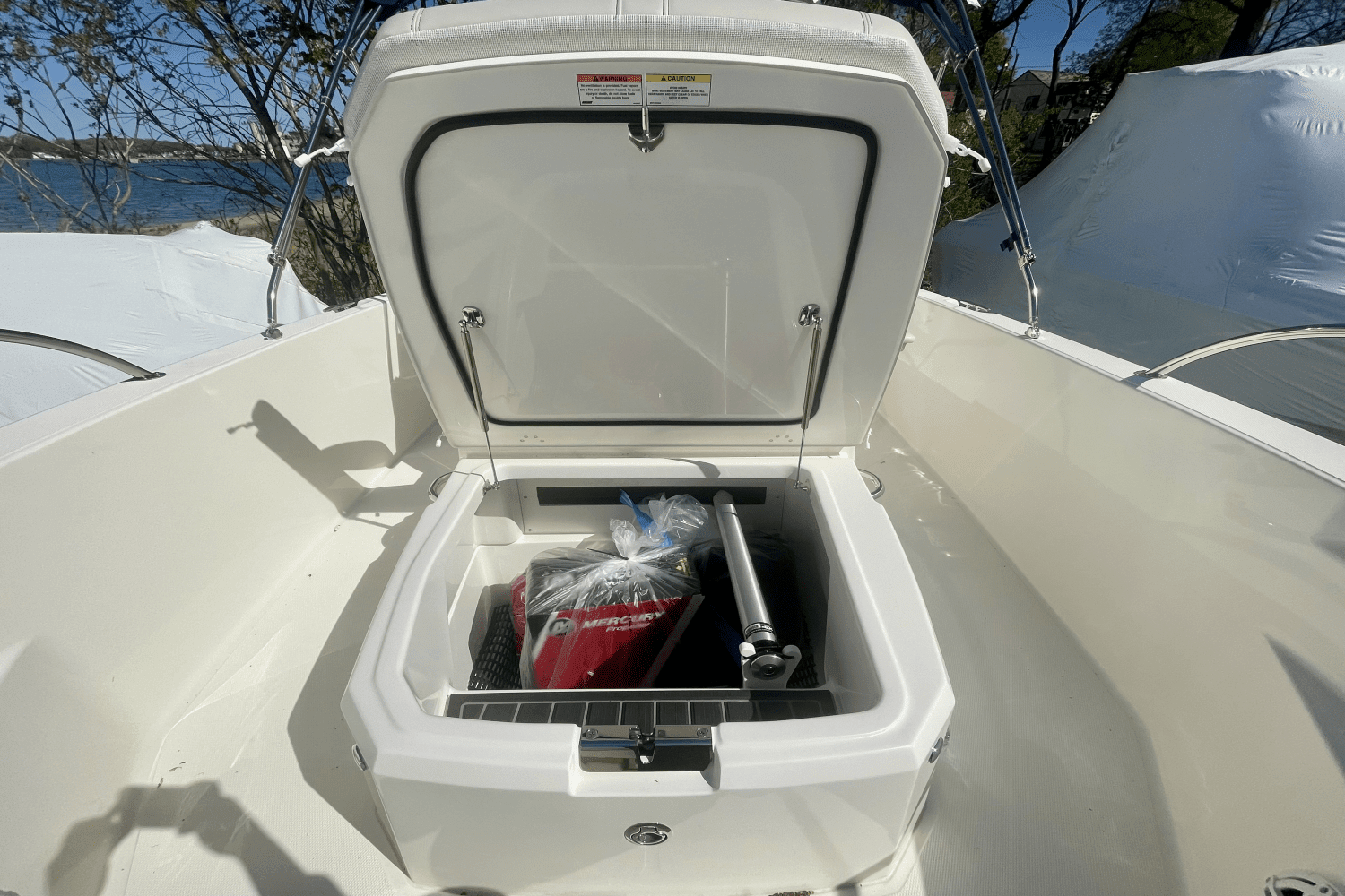 2025 Boston Whaler 220 Dauntless Image Thumbnail #12