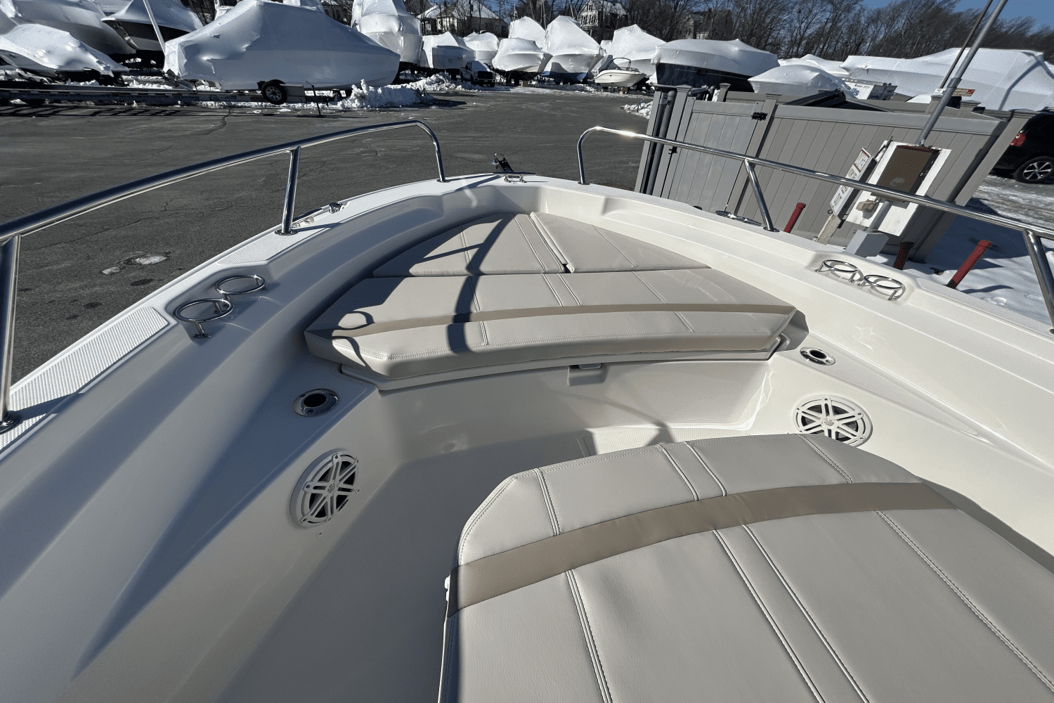 2025 Boston Whaler 220 Dauntless Image Thumbnail #15