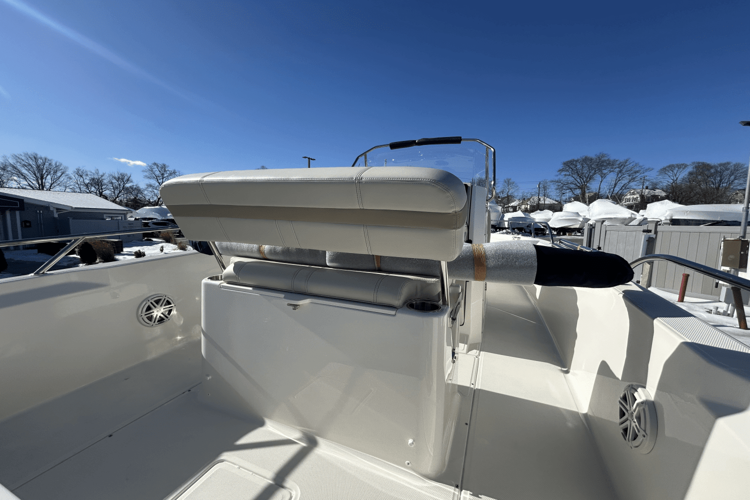 2025 Boston Whaler 220 Dauntless Image Thumbnail #5