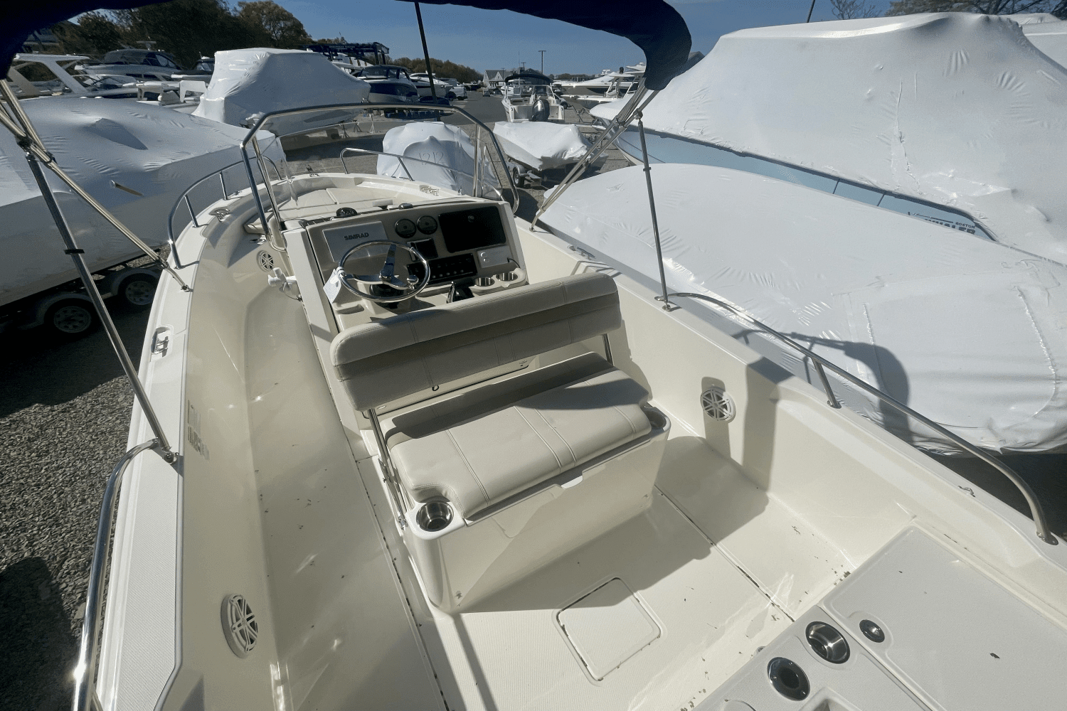 2025 Boston Whaler 220 Dauntless Image Thumbnail #2
