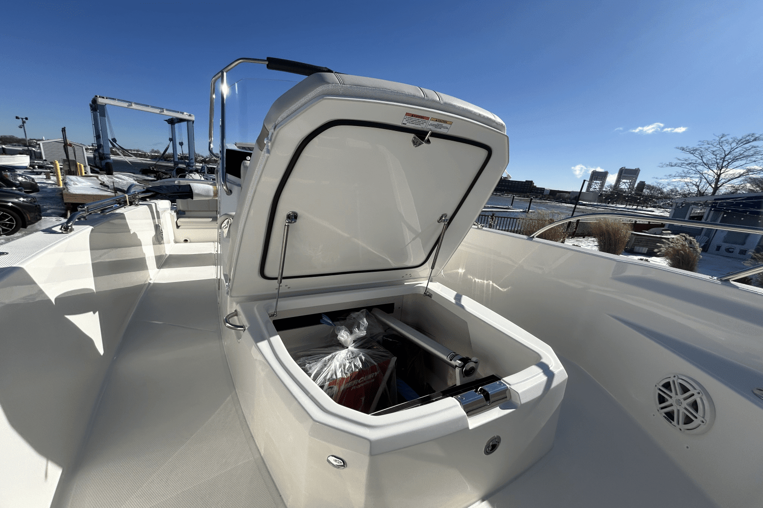 2025 Boston Whaler 220 Dauntless Image Thumbnail #21