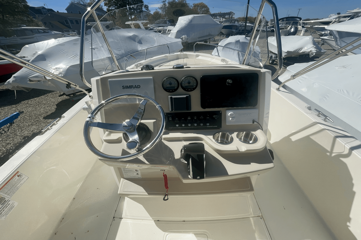2025 Boston Whaler 220 Dauntless Image Thumbnail #6