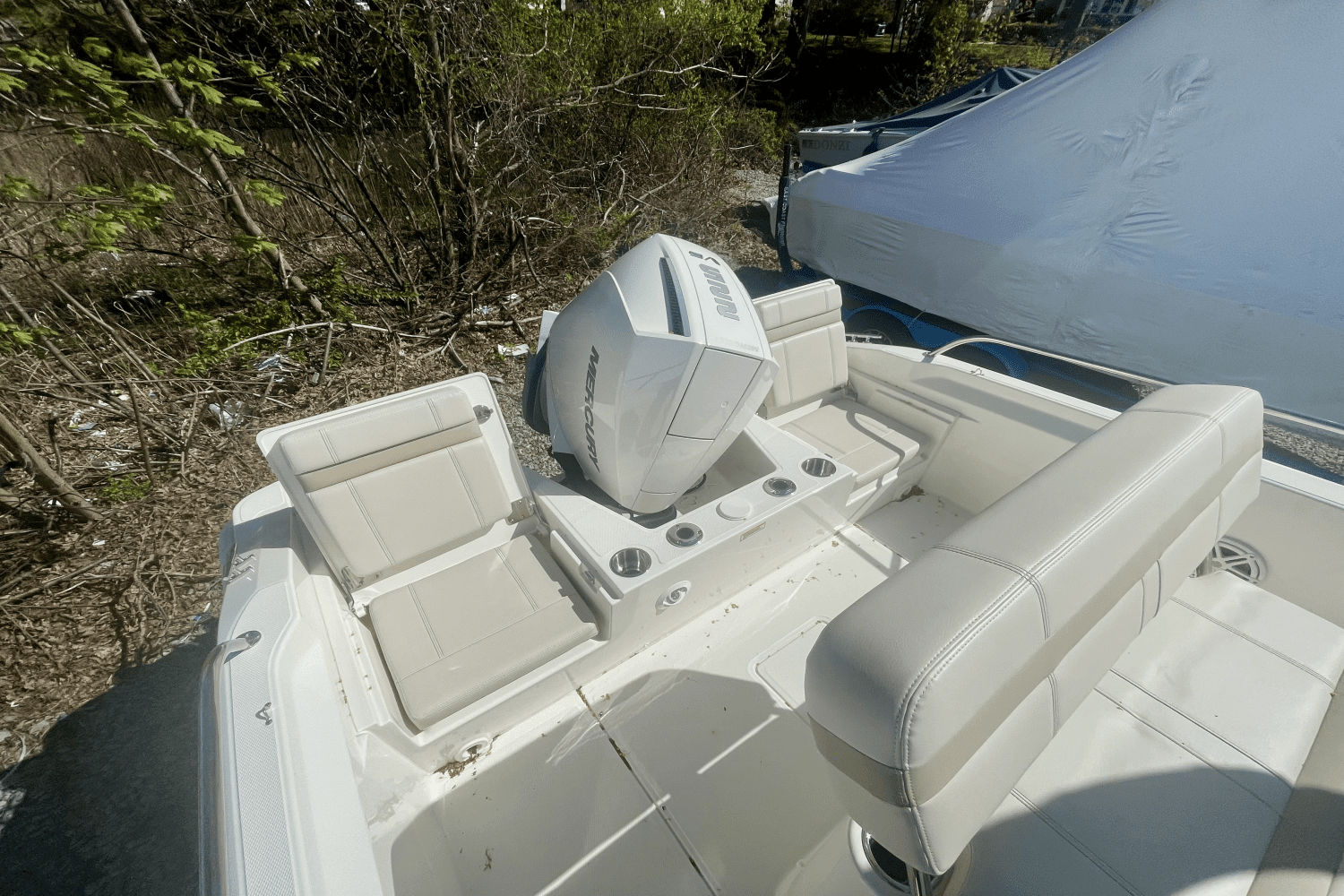 2025 Boston Whaler 220 Dauntless Image Thumbnail #1