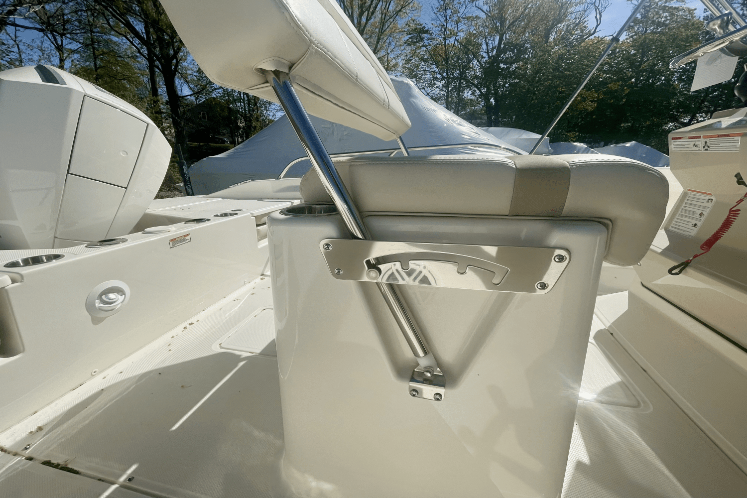 2025 Boston Whaler 220 Dauntless Image Thumbnail #4