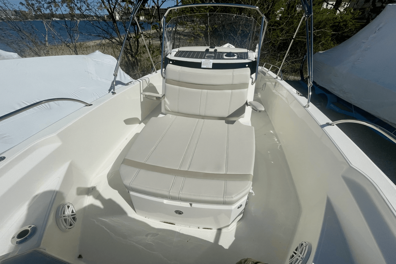 2025 Boston Whaler 220 Dauntless Image Thumbnail #11