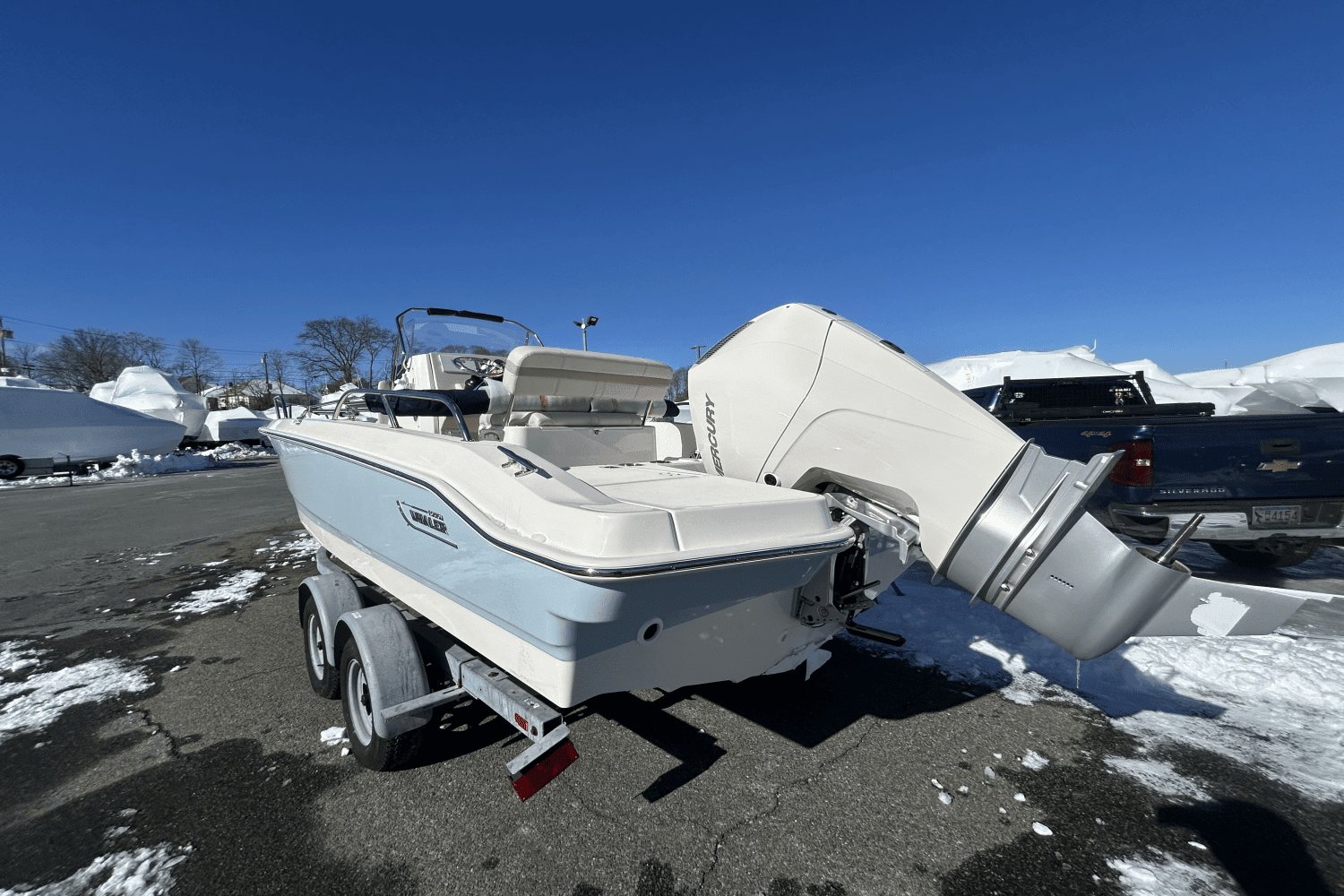 2025 Boston Whaler 220 Dauntless Image Thumbnail #1