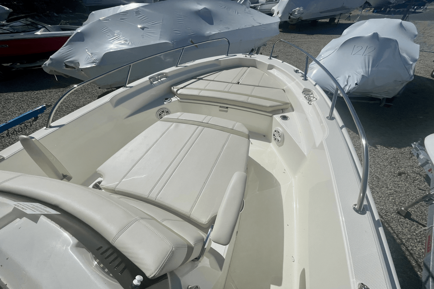 2025 Boston Whaler 220 Dauntless Image Thumbnail #10