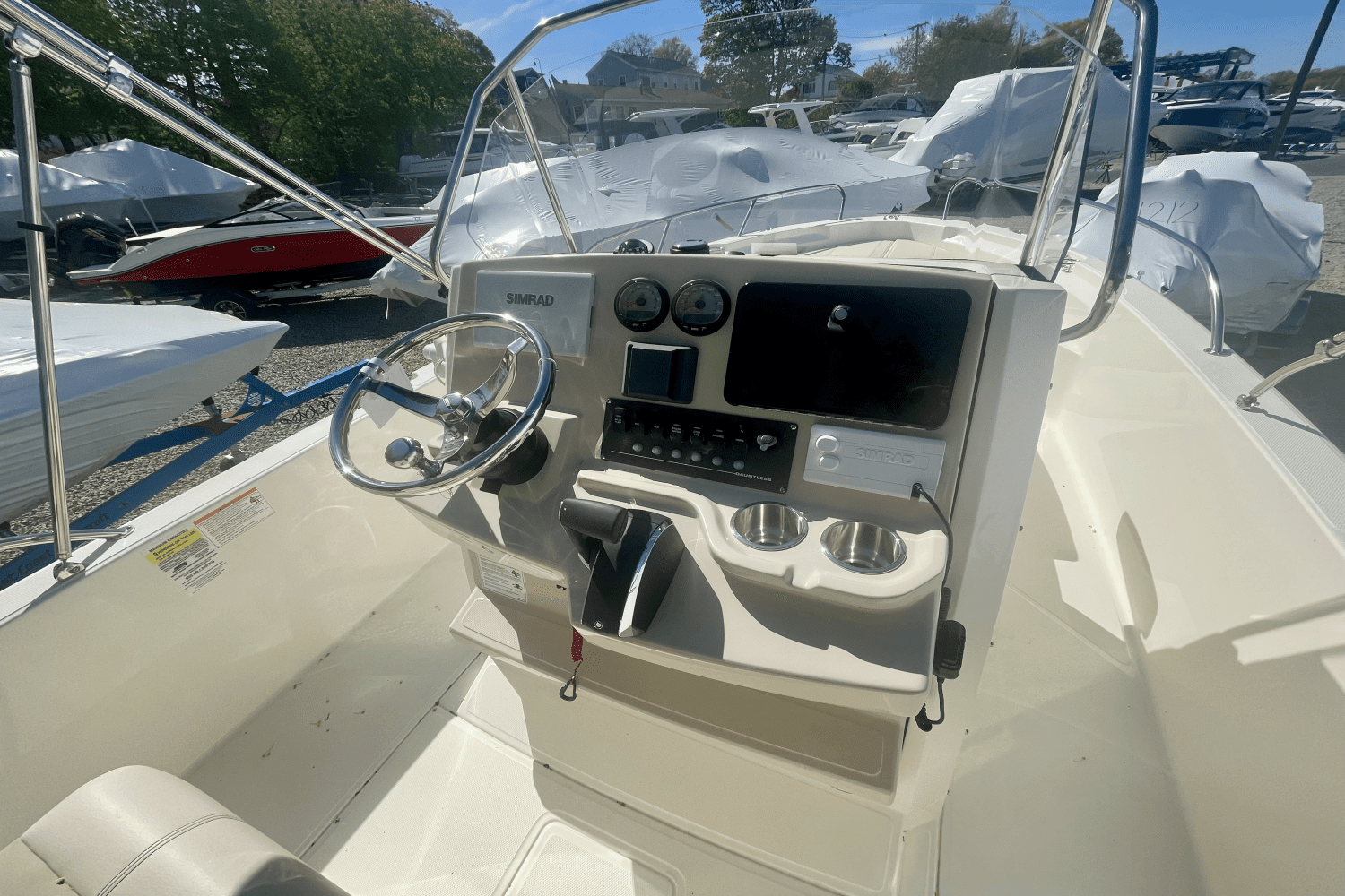 2025 Boston Whaler 220 Dauntless Image Thumbnail #7