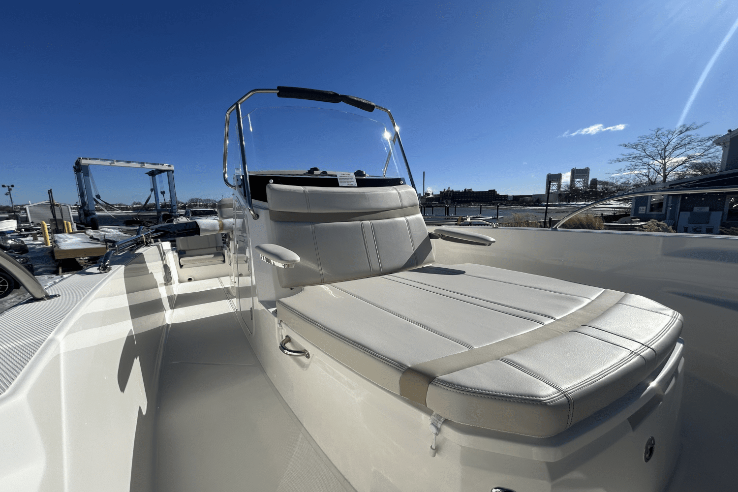 2025 Boston Whaler 220 Dauntless Image Thumbnail #20