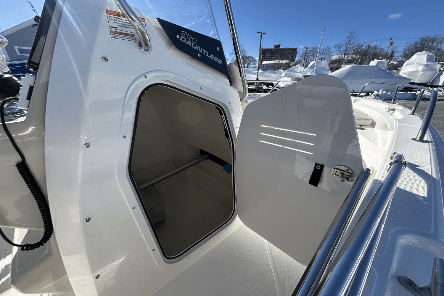 2025 Boston Whaler 220 Dauntless Image Thumbnail #12